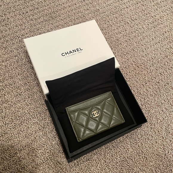 CHANEL card case (green) with Rue Cambon packaging - Picture 4 of 8